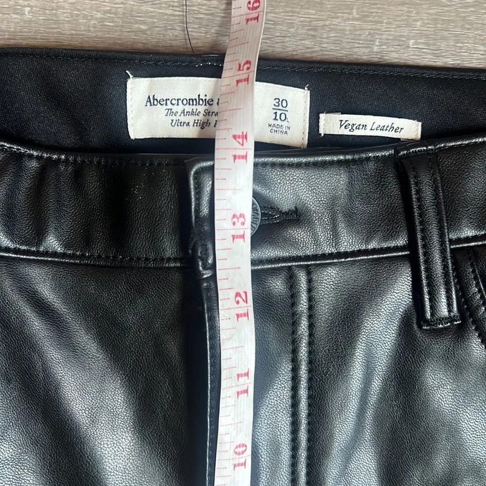 Abercrombie & Fitch The Ankle Straight Ultra High Rise vegan leather - Picture 8 of 12